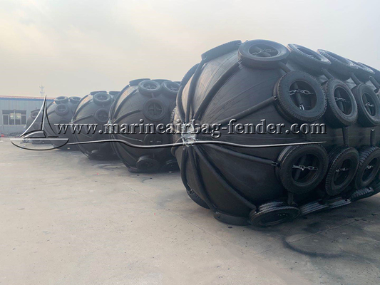 Ketahanan Penuaan Fender Karet Pneumatik Flang stainless flange mudah inflate Standar ISO17357