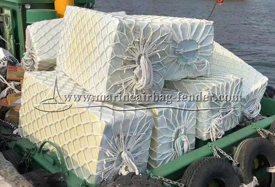 Pemasangan Pemasangan Rantai / Pemasangan Bolted Fender Polyurethane Foam Resistant Chemical