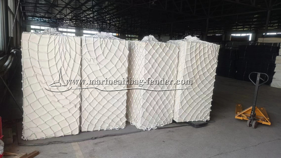 Marine EVA Foam Filled Fender Dimensi / Bentuk / Warna Disesuaikan Untuk Perahu
